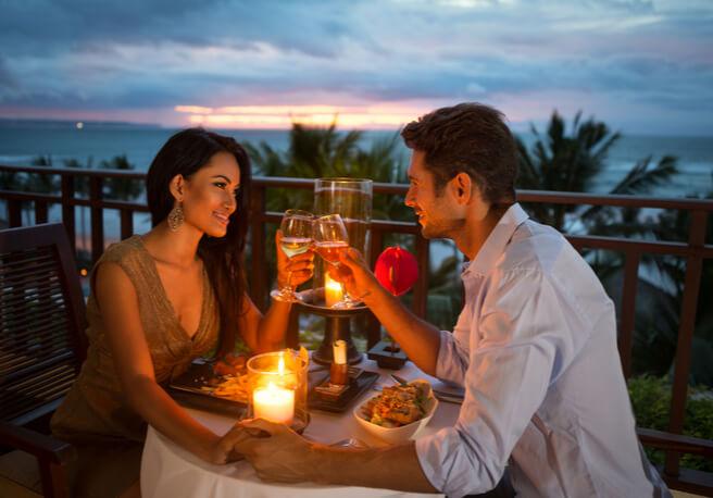 How to Plan Romantic Dinner for Two at Home